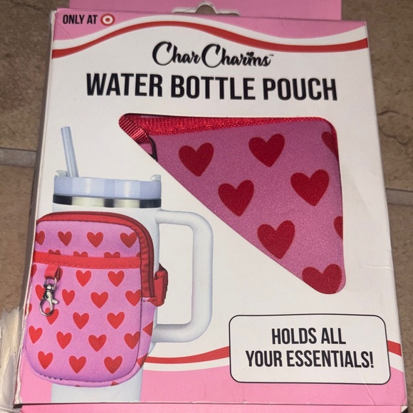 Heart Water Bottle Pouch holds all your essentials - Picture 3 of 3